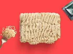 Vermelha Macarrao Instantaneo Enquete Instagram Post